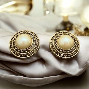 Vintage Faux Pearl Clip On Earrings